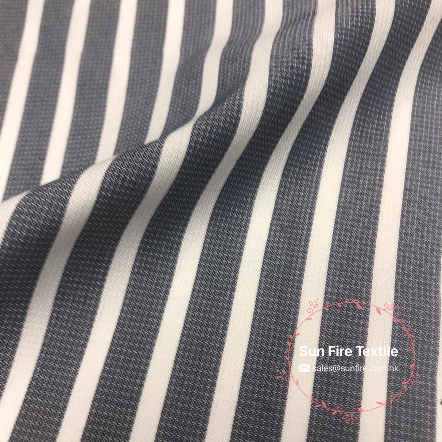 Do you like Vertical or Horizontal stripe on the shirt