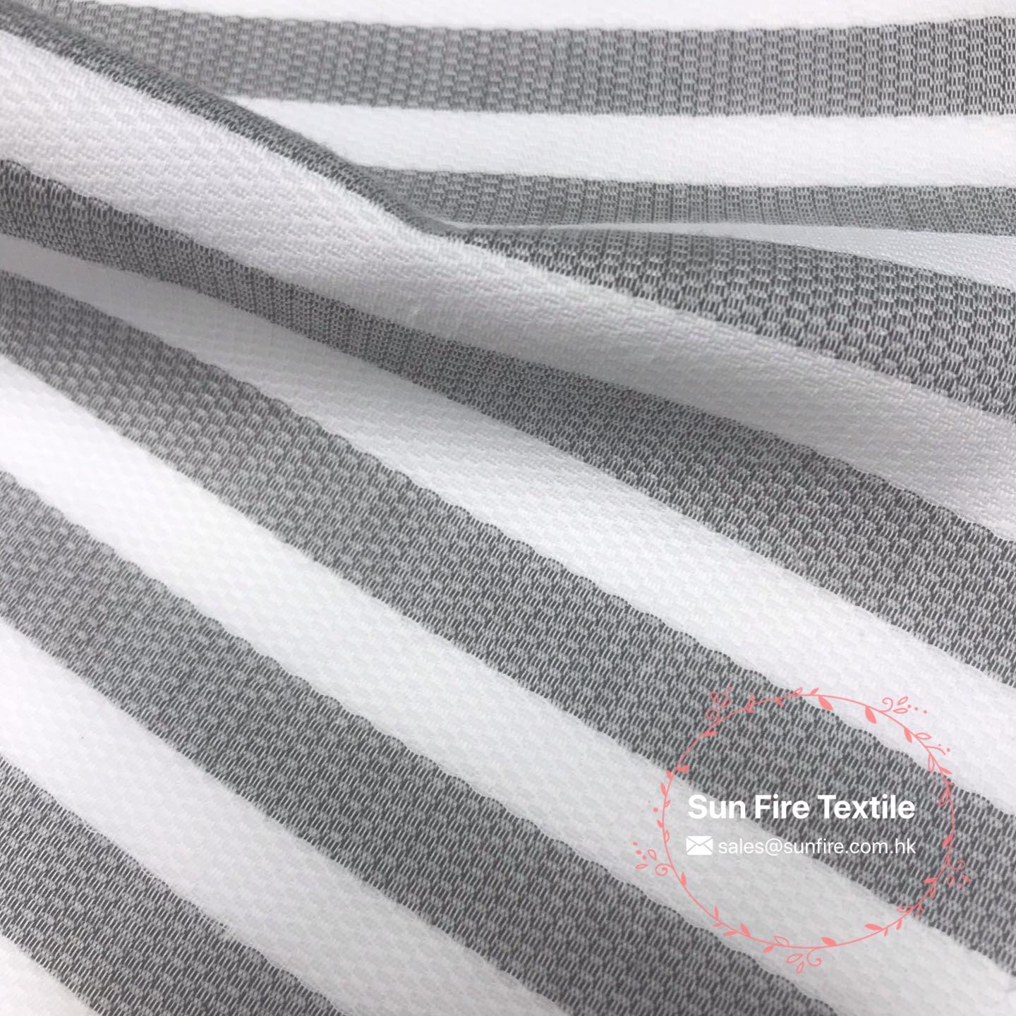 Do you like Vertical or Horizontal stripe on the shirt