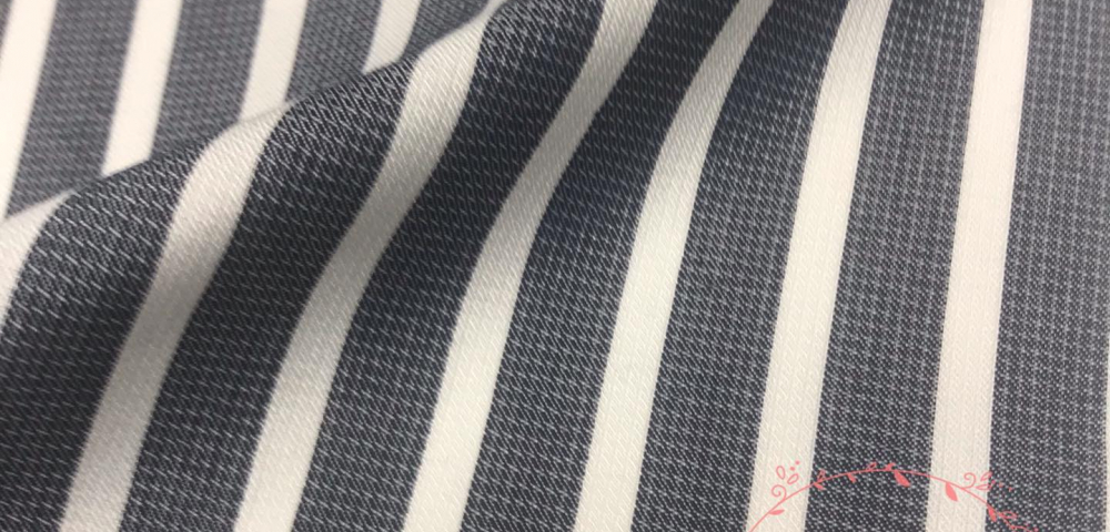 Do you like Vertical or Horizontal stripe on the shirt