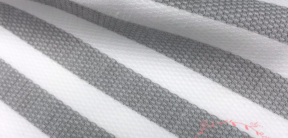 Do you like Vertical or Horizontal stripe on the shirt